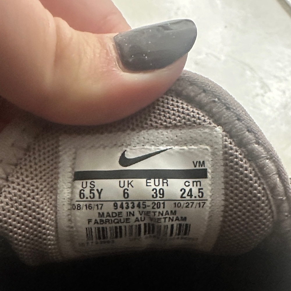 Nike Air Max 270 Big Kids’ 6.5/Women’s 8 - Picture 10 of 10
